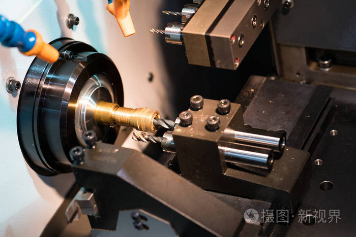 加工汽车零件的数控车削机 现代制造业的精密核心